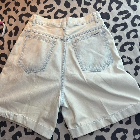 Vintage Pleated Denim Shorts – Size 6 🌟(Bill Blass) - Picture 6 of 10